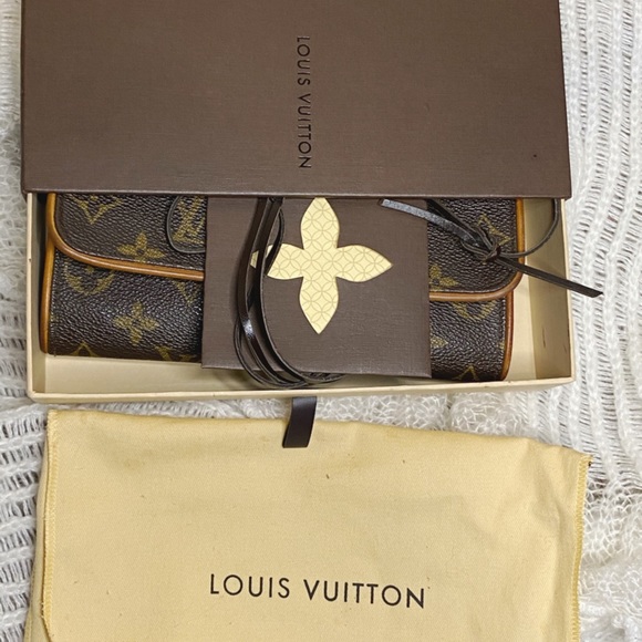 9️⃣0️⃣0️⃣ Authentic Louis Vuitton Pochette Twin - Picture 2 of 14